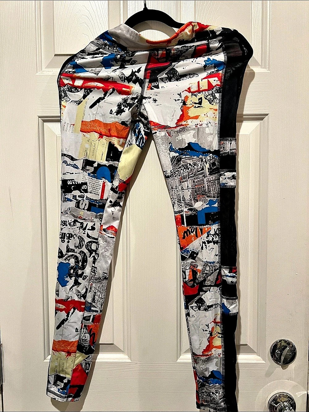 Forever 21 Abstract Print Leggings in White & Black Size Small